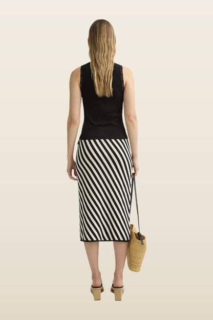 Darcy Skirt — carry 4