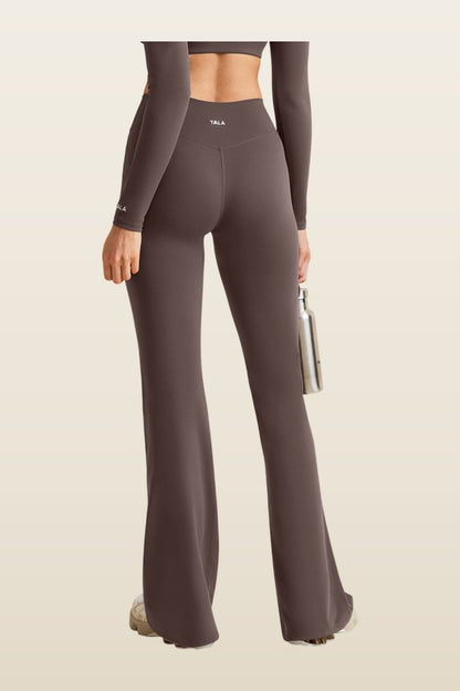 DayFlex Soft Wrap Yoga Pant — model back