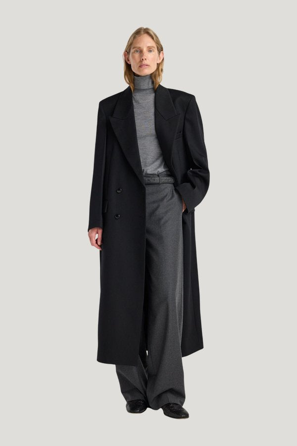 Double breasted tailored coat — model front