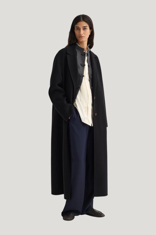 Double-faced coat — model front