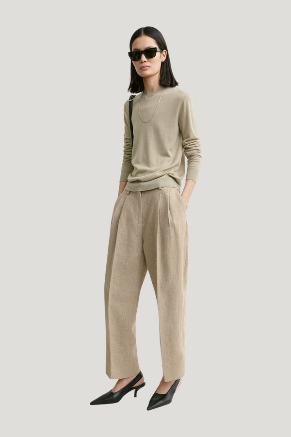 Double-pleat cropped linen trousers — model front