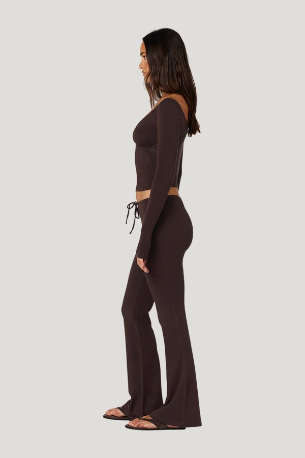 Drawstring Flare Pants — model side