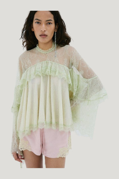 Elia Shorts In Pink Crepe De Chine — model front