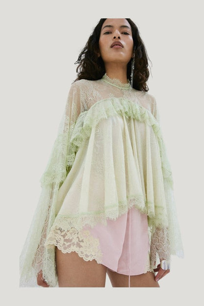 Elia Shorts In Pink Crepe De Chine — model side