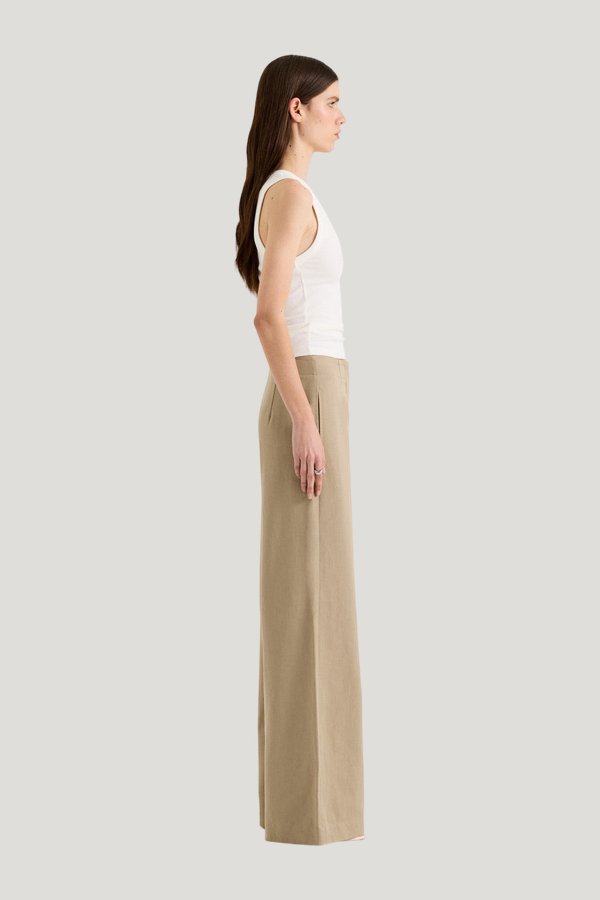 Elowen Pant — model side