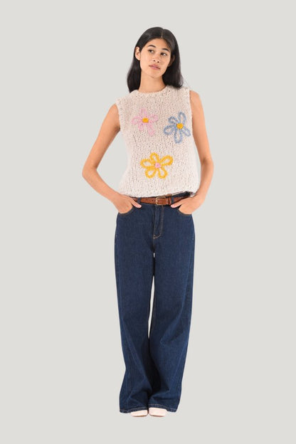 Embroidered Daisy Fluffy Knit Vest — carry 2