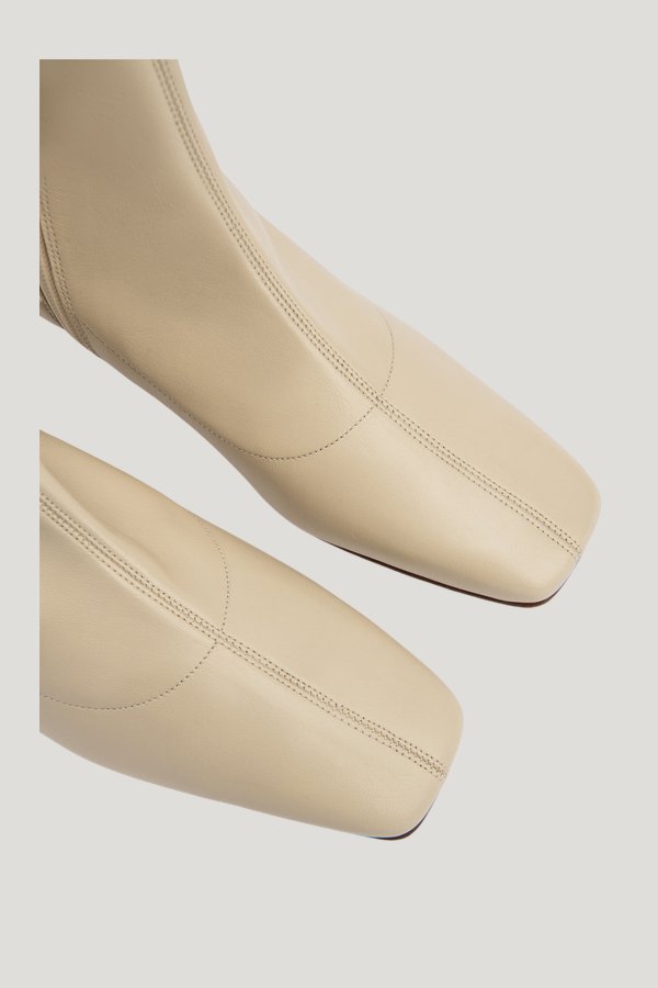 Este White Leather Ankle Boot — model side
