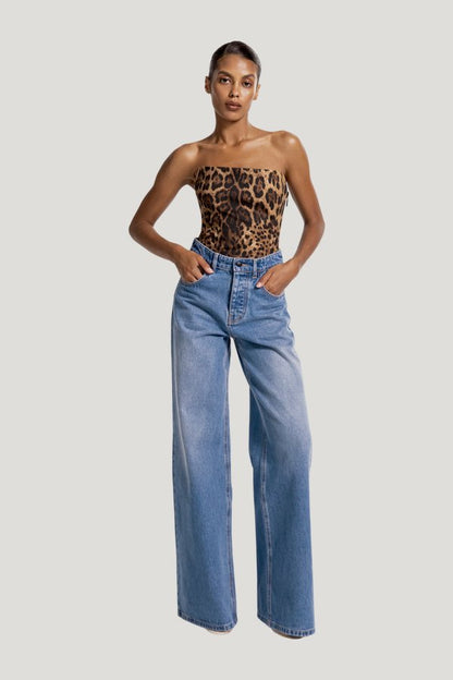 Etta bandeau in Leopard — model front