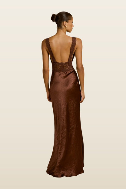 Eveline Dress Cacao — model back