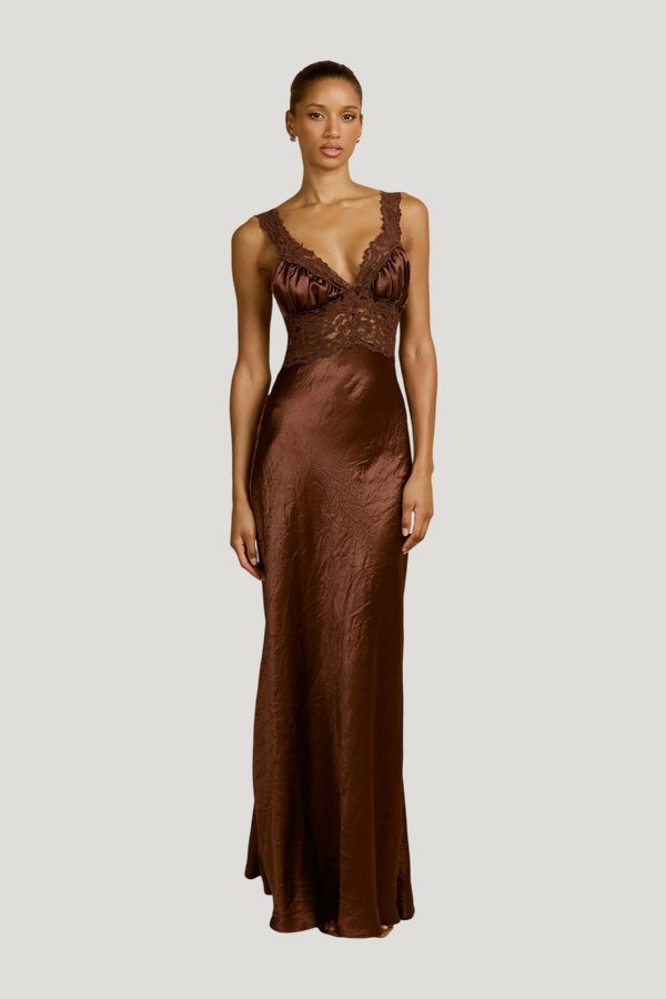 Eveline Dress Cacao — model front