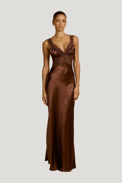 Eveline Dress Cacao — model front