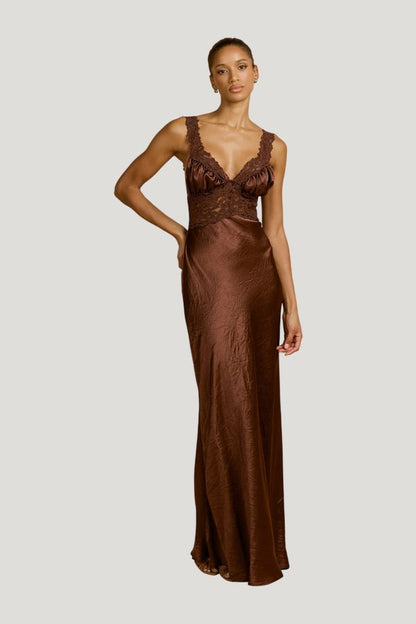 Eveline Dress Cacao — model side