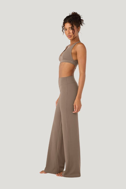 Fade Everyday Pants — model side