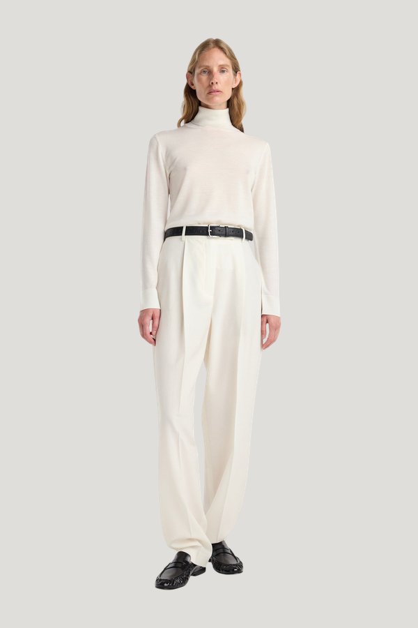 Fine-knit wool cashmere turtleneck — carry 2