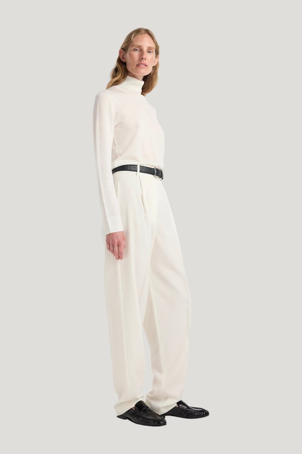 Fine-knit wool cashmere turtleneck — carry 3