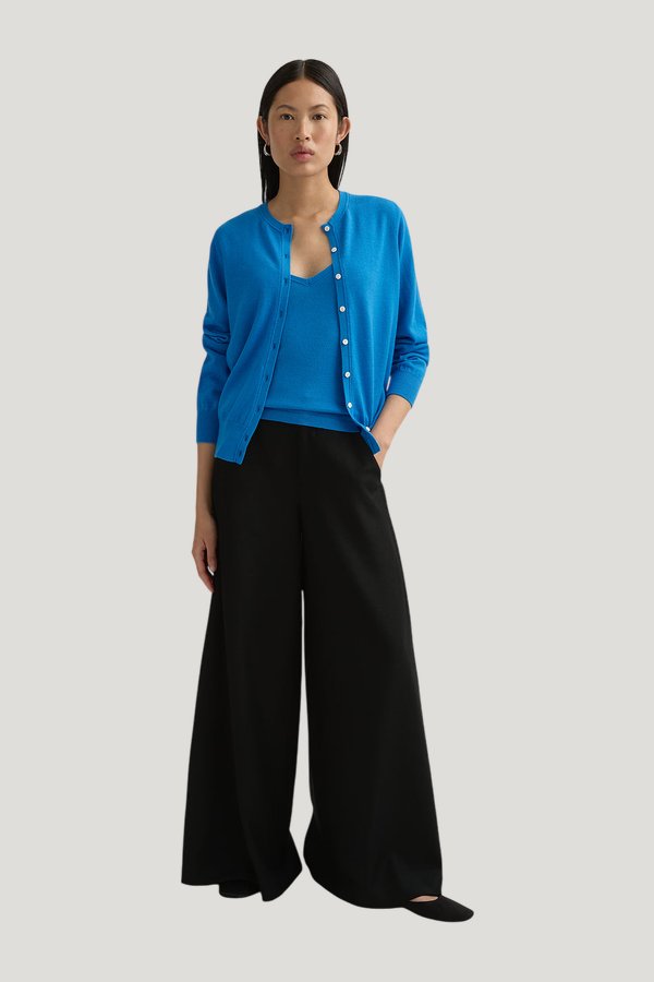 Finn Cardigan — carry 2