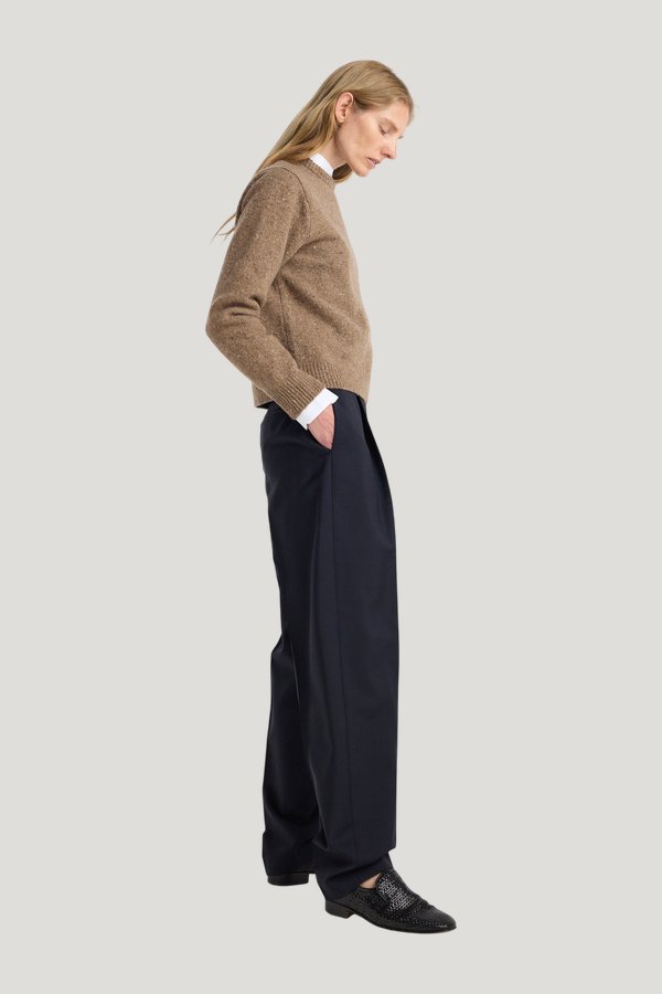 Fitted mouliné crewneck | mouliné taupe melange — carry 3