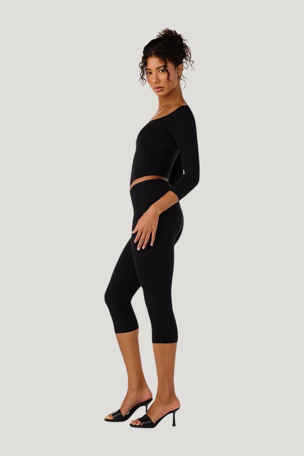 Foldover Jersey Capri Leggings — model side