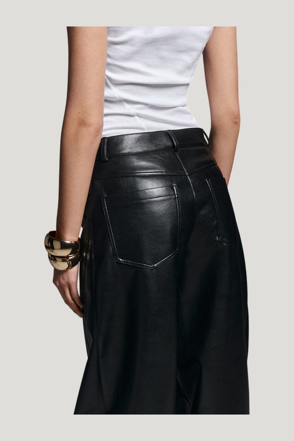 Barrel pants in Genuine Leather — model side