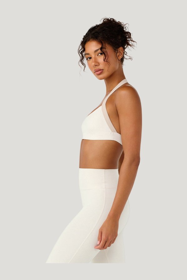 Form Alani Crop | Vanilla Two Tone — model side