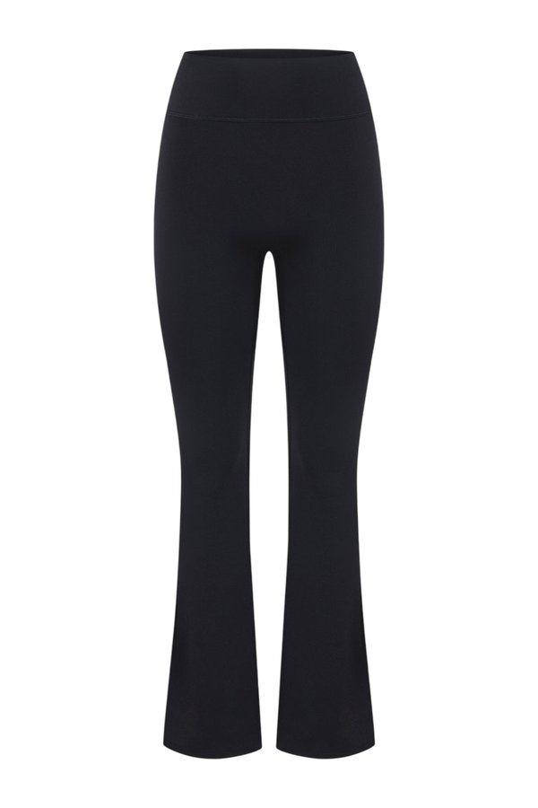 Form Invisible Scrunch Flare Leggings — packshot