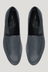 gomper loafer in stone leather — model side