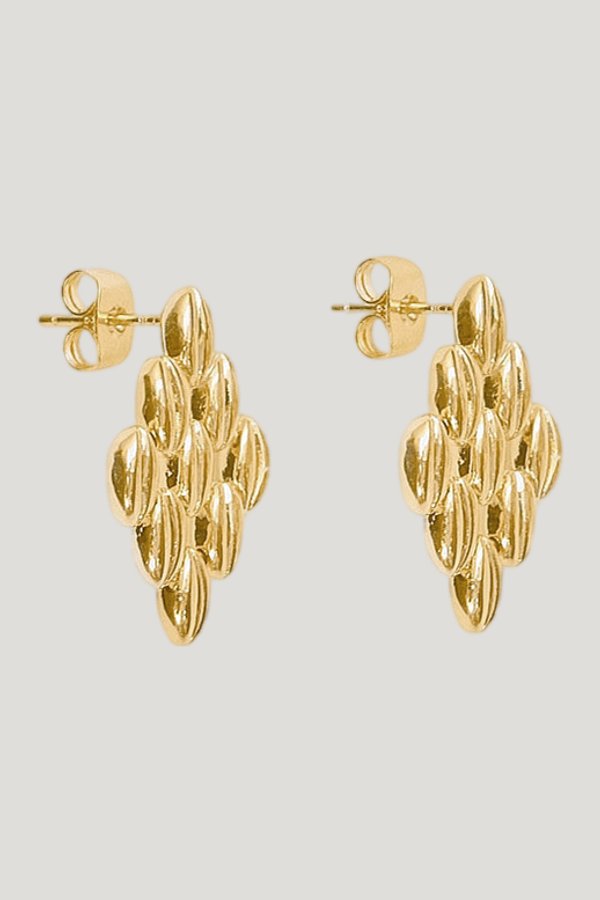 Grains Small Rhomb Earrings — model front