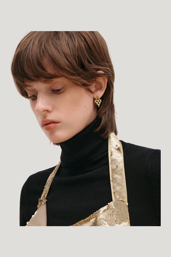 Grains Small Rhomb Earrings — model side