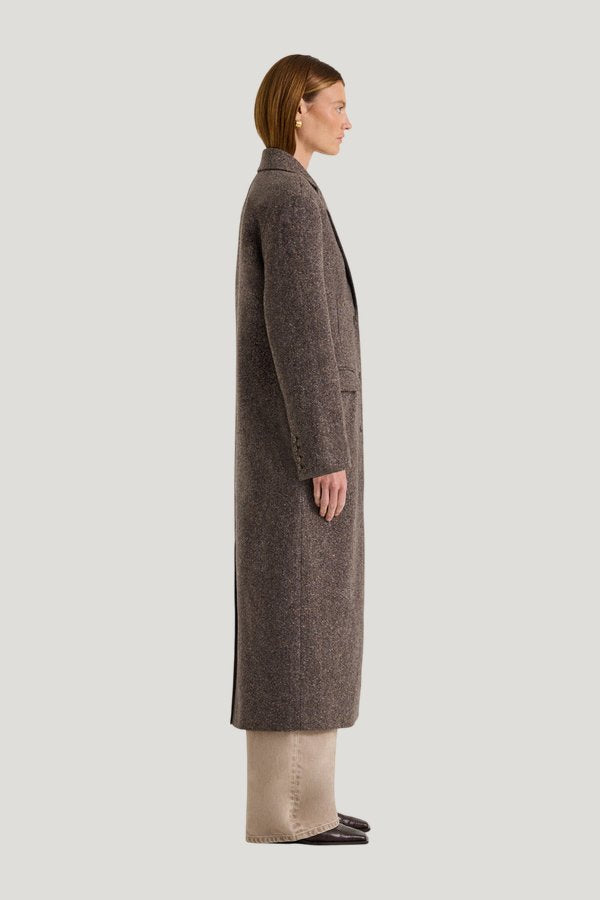 Harri Coat — model side