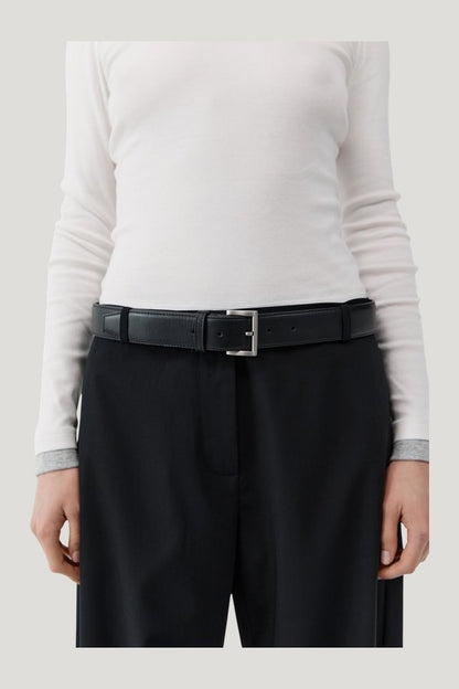 Homme Belt — model side