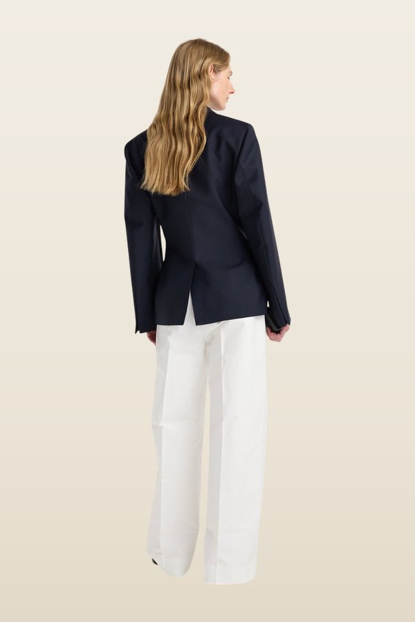 Hourglass shaped blazer — model back