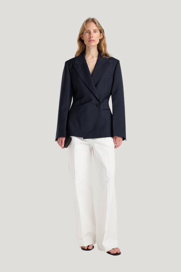 Hourglass shaped blazer — model front