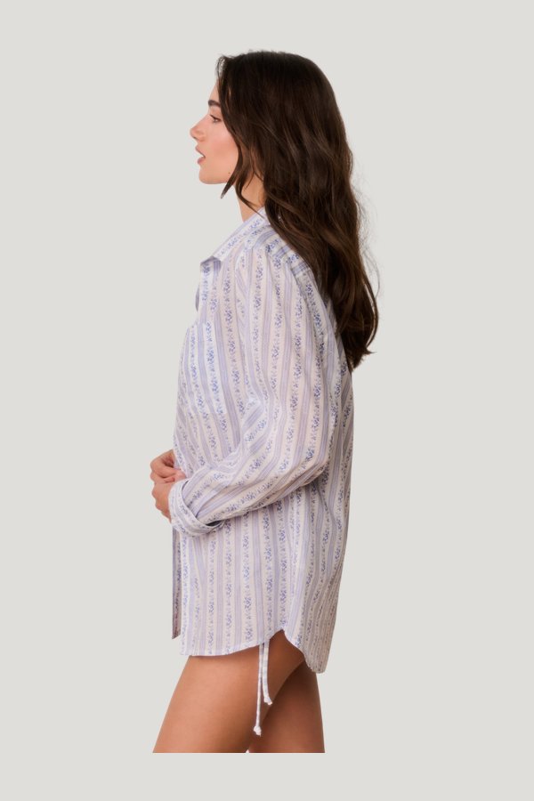 Hudley Unisex Shirt - DENIM SKY — model side