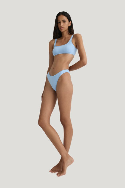 Ina Bikini Top - Cornflower (Singuleur®) — model side