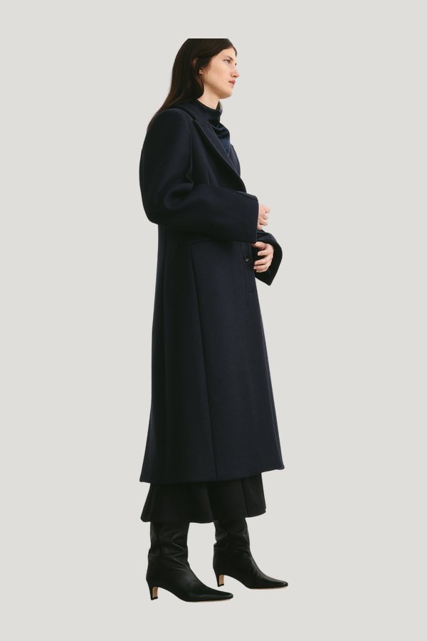 Izmir Long Coat — model side