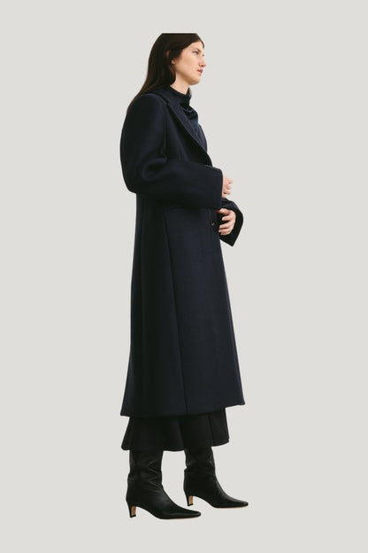 Izmir Long Coat — model side