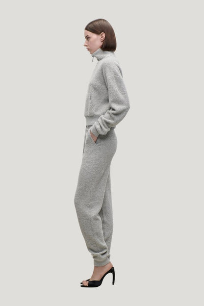 Klara Jogger — model side
