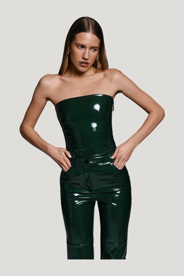 Killa pants in Viper Patent — model side