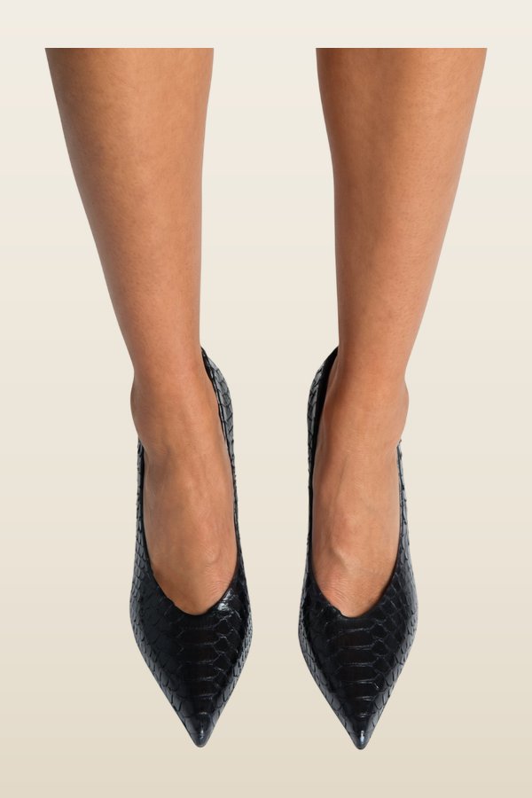 Kiss Pump Black Python Leather — model back