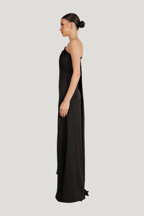 Kodil Dress — model side