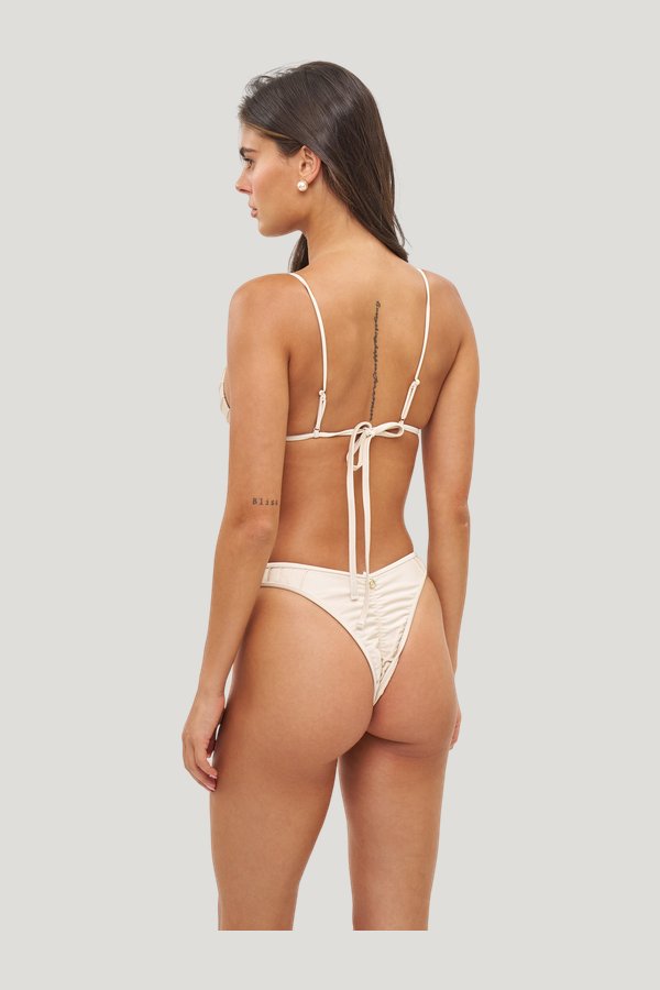 Lato Macadamia - Top — model side
