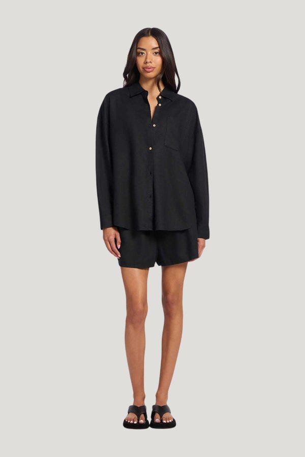 Linen Boyfriend Shirt — carry 2