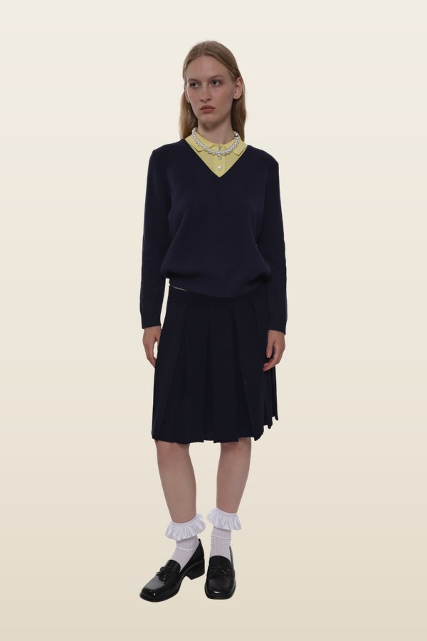 Loafer In Black Spazzolato — model back
