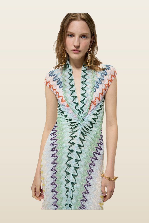 Long dress in zig zag lace — model back