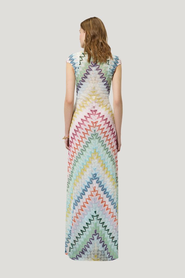 Long dress in zig zag lace — model side