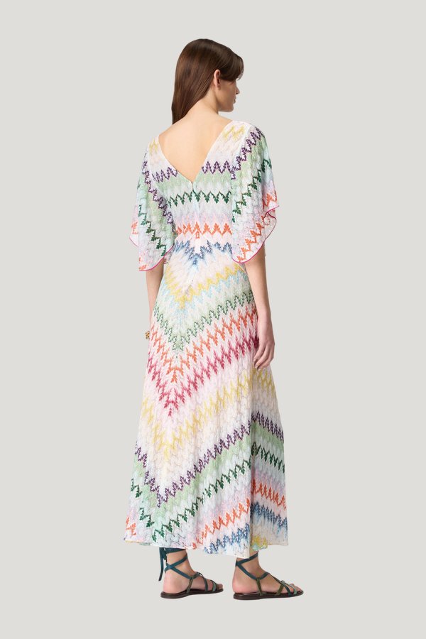 Long dress with V-neck in zigzag lamé viscose — model side