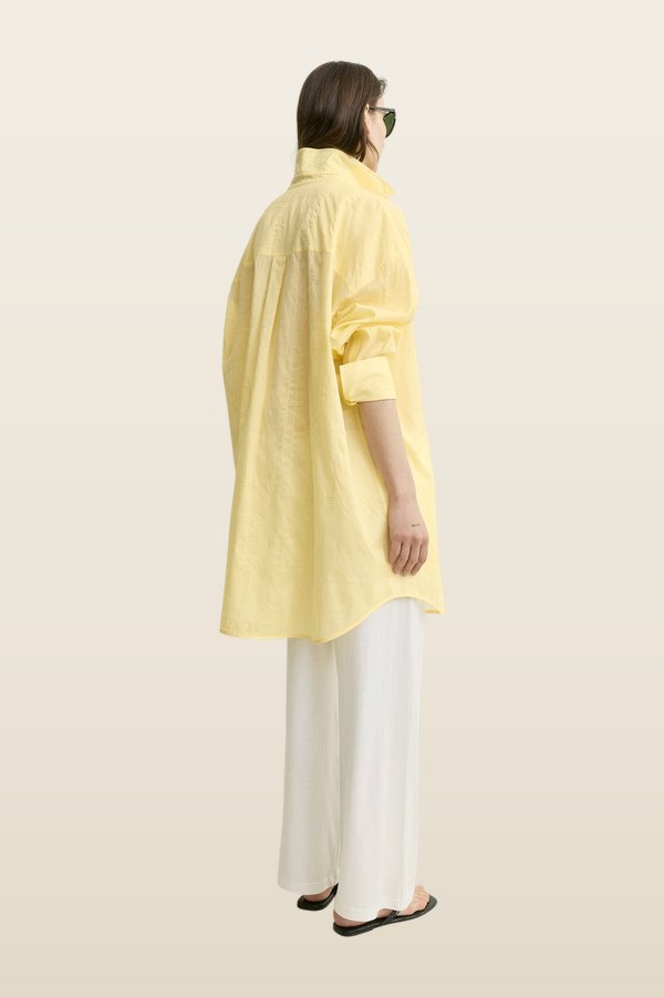 Long summer shirt buttercup — model back