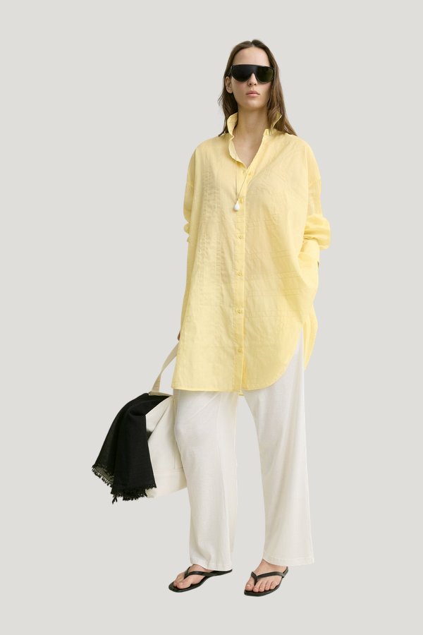 Long summer shirt buttercup — model front