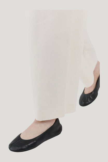 Low Scoop Ballet Flat — model side