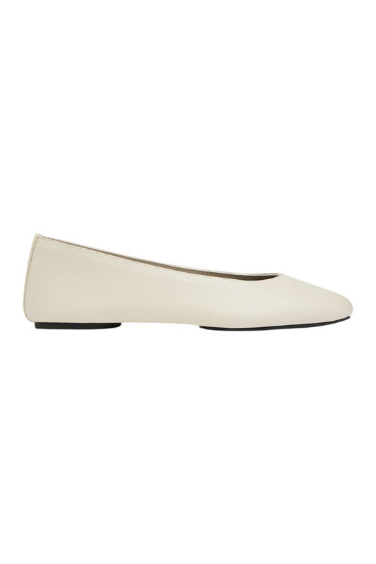 Low Scoop Ballet Flat — packshot